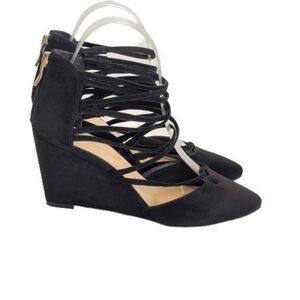 BCBGeneration Zolee2 Suede Black Womens Pointy Toe Wedge Heels Size 7M